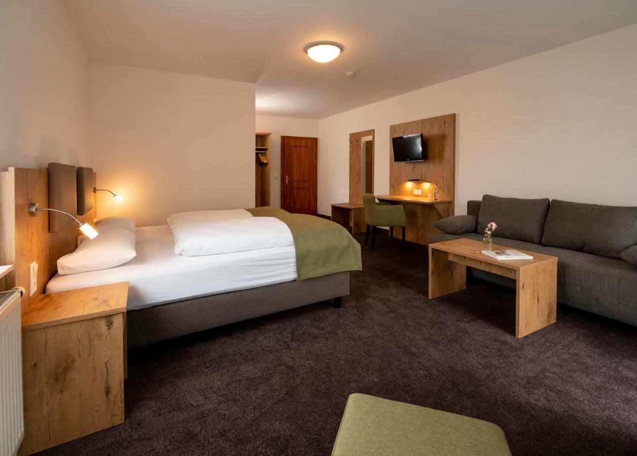 Hotel Krone Nellingen Exterior photo